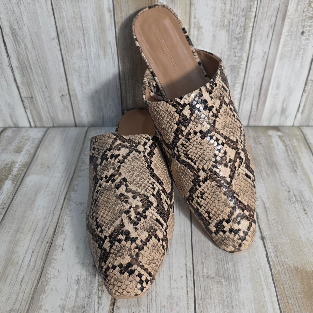 Banana Republic Womens 8.5 Neutral Snakeskin Low Heel Mule Pointed Toe 710878-00